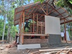 Satgas TMMD ke-129 Kodim 0102/Pidie Kebut Rehab Rumah Ibu Rabunmah Amin, Progres Capai 45 Persen