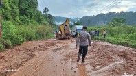 Longsor di Jalan Lintas Kerinci–Bangko, Polda Jambi Imbau Masyarakat Waspada Longsor Susulan