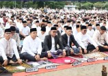 Wako Alfin & Wawako Azhar Hamzah Sholat Idul Fitri Bersama Masyarakat di Lapangan Merdeka