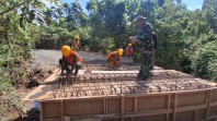 Satgas TMMD Ke-129 Kodim 0102/Pidie Perkuat Struktur Jembatan, Pemasangan Bekisting Box Culvert Dikebut Demi Akses Masyarakat