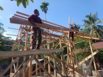 Tiang dan Kerangka Rumah Berdiri Kokoh, TMMD ke-129 Kodim 0102/Pidie Hadirkan Harapan Baru untuk Umar Amin