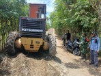 Alat Berat Dikerahkan Penuh, Satgas TMMD Ke-129 Kebut Pengerasan Jalan Pertanian 2,2 Kilometer di Lhok Panah