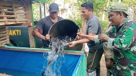 Satgas TMMD ke-129 Tebar Lele dan Isi Kandang Ayam Petelur di Lima Lokasi RTLH