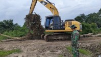 Sasaran Fisik TMMD Ke-129 Kodim 0313/KPR, Di Kebut Gunakan Alat Berat Untuk Peningkatan Badan Jalan 2.5 KM x 5 Meter