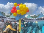 Meriah, ! Isteri Wakil Bupati Rohil , Indah Septiyani Lepaskan Balon Lomba Masak Serba Ikan 2025