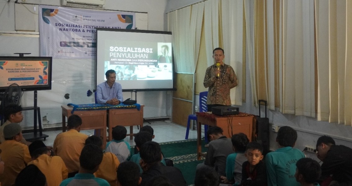 Sosialisasi Anti Narkoba dan Perundungan di SMPIT Wahatul ‘Ulum, Dr. Ragil Ibnu Hajar Didapuk Jadi Pembicara