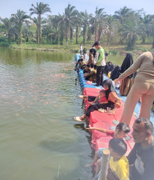 Waduk mini Bahakti Praja Gaek Wisatawan Lokal