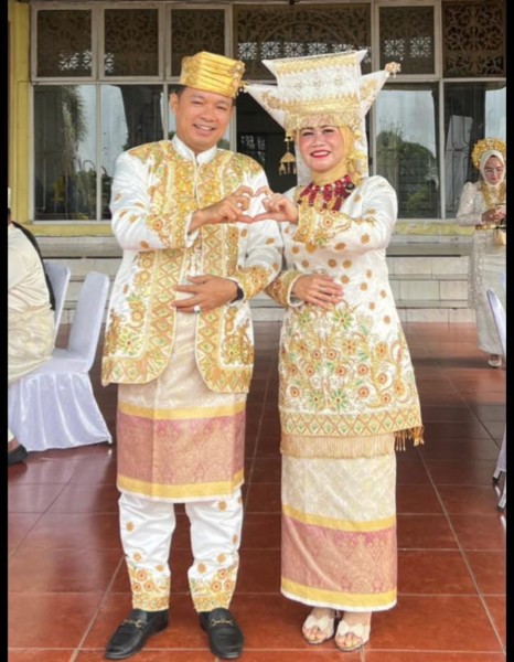 Pimpin Upacara Hari Sumpah Pemuda ke-98, Wabup Pelalawan Tampil Elegan dalam Balutan Busana Adat Minang