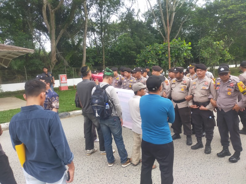 AMPMP Demo RAPP, Bupati Zukri Bubarkan Semua Tim Tanaman Kehidupan di Kabupaten Pelalawan