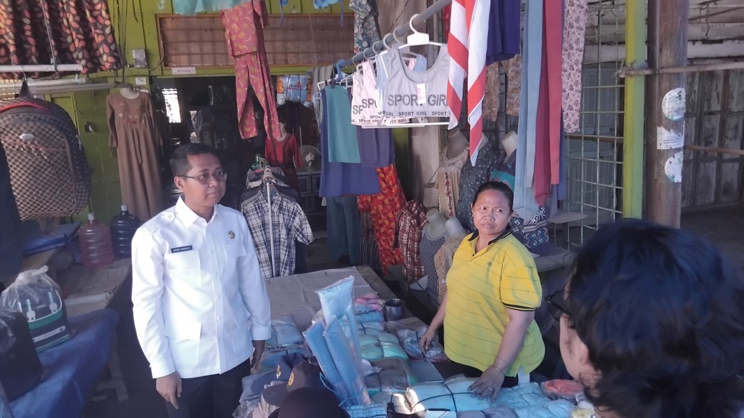Tinjau Pasar Baru Bagan Batu, Wabup Jhony Charles Terima Keluhan Pedagang