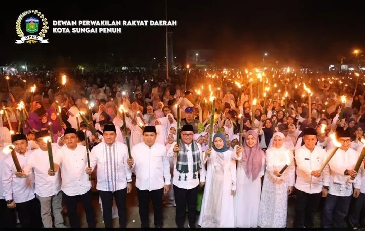 Ketua DPRD Sungai Penuh Hutri Randa Hadiri Pawai Obor 1 Muharram 1448 H, Ajak Masyarakat Perkuat Ukhuwah dan Semangat Hijrah