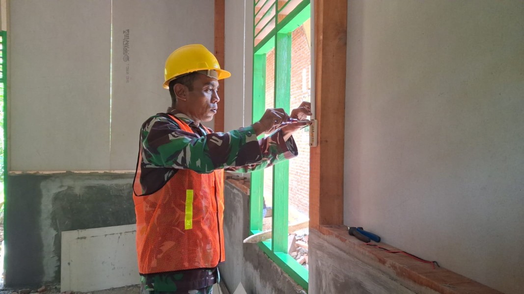 Rehab RTLH TMMD Ke-129 Kodim 0102/Pidie Capai Tahap Instalasi Listrik, Wujudkan Rumah Aman dan Nyaman
