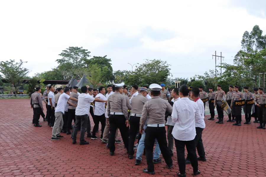 Jelang May Day 2025, Polres Rohil Gelar Latihan Dalmas Jaga Kamtibmas