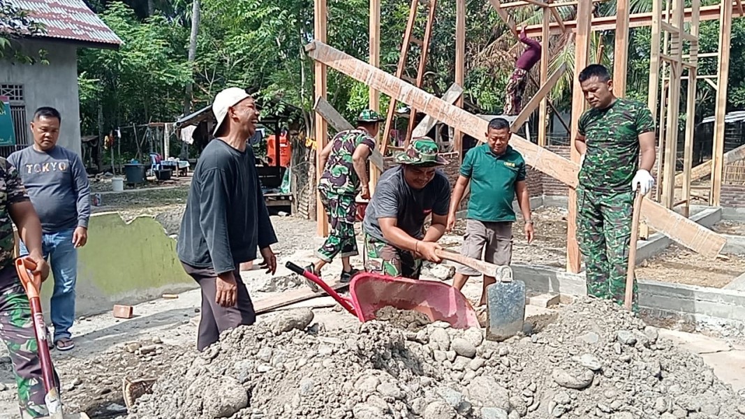 Satgas TMMD Bersama Warga Kebut Pembangunan RTLH