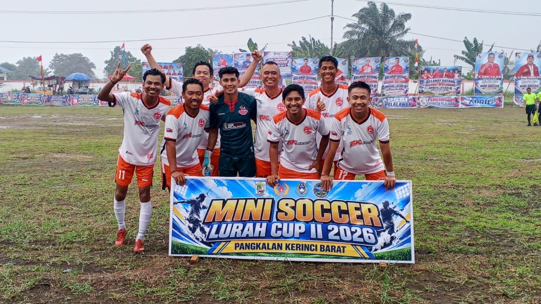 Hujan Tak Surutkan Semangat, Lurah Cup II Pangkalan Kerinci Barat Resmi Bergulir