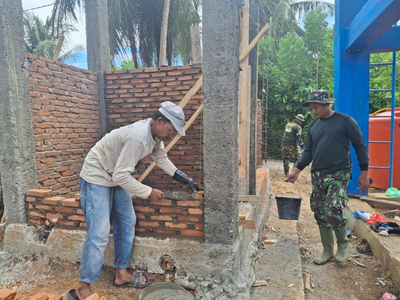 Satgas TMMD Kodim 0102/Pidie dan Warga Kebut Pembangunan MCK, Hadirkan Sanitasi Layak di Meunasah Blang Cot