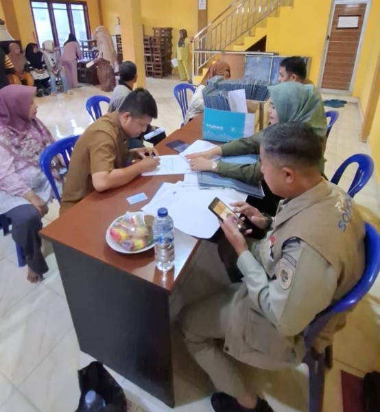 BPN/ATR Kerinci Didampingi Camat Depati Tujuh Bagikan 143 Sertifikat PTSL di Desa Semumu