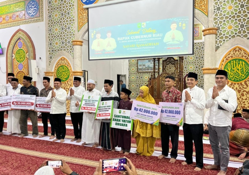 BPJS Ketenagakerjaan Serahkan Santunan Jaminan Kematian, Sempena Safari Ramadhan Gubernur Riau