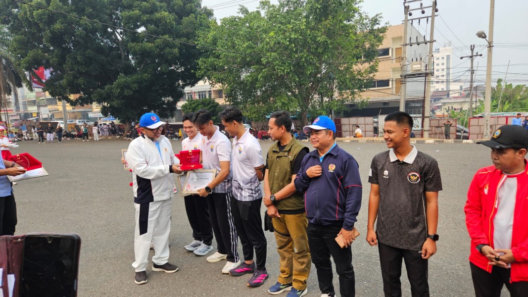 KONI Jambi Beri Penghargaan Pada Atlet, Pelatih dan Pengurus Cabor Berprestasi