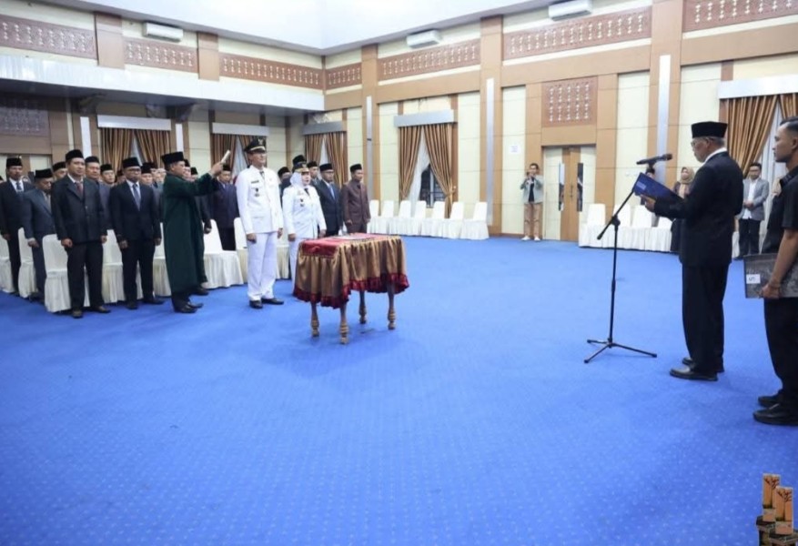 Wawako Azhar Hamzah Lantik 56 Pejabat eselon III dan IV