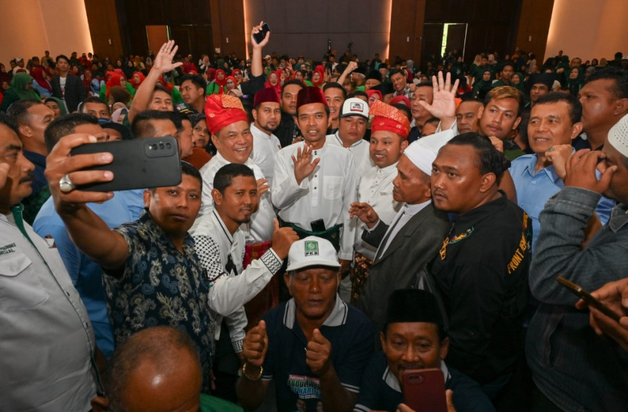 'Ulama Pandu Jalan dan Arah Umara'. Beredar Photo UAS Momen Hantarkan Cagub Bermarwah ke KPU