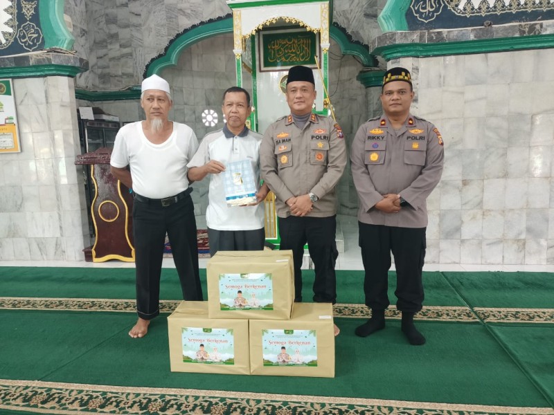 Polda Riau Serahkan Bantuan Masjid Al Kautsar dan Masjid Al Ikhsan