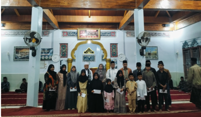 Tepati janji, Kades Koto Baru Jon Afrizal Berikan Santunan ke Anak Yatim Piatu