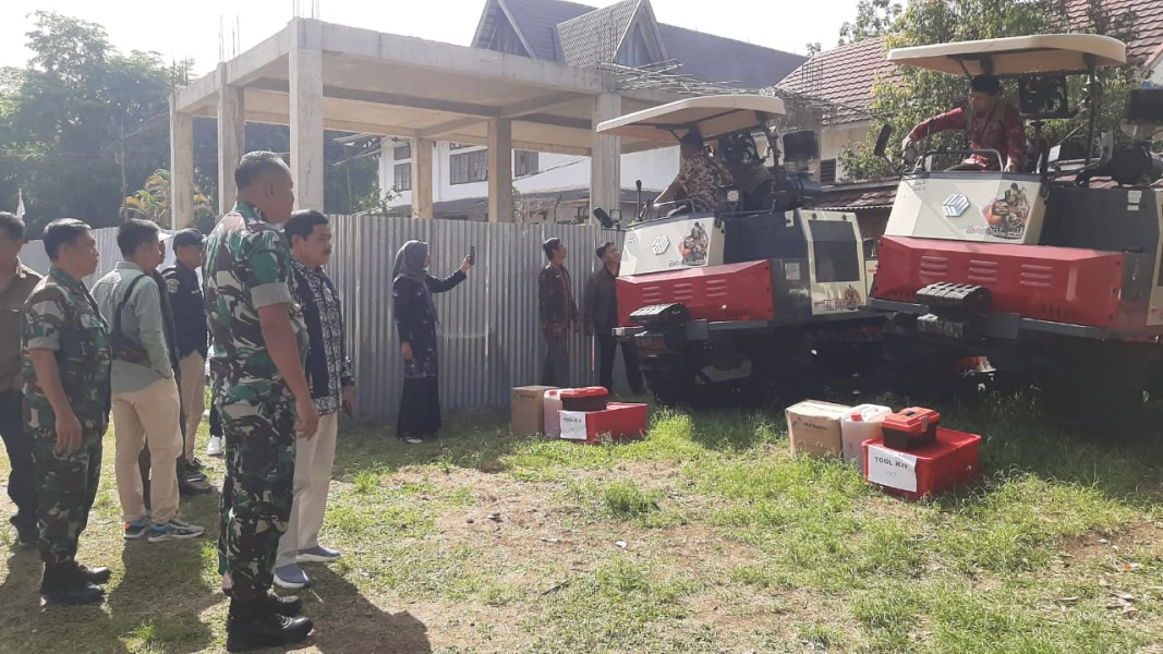 Dandim 0417/Kerinci Letkol Inf Eko Budiarto Hadiri Penyerahan Alsintan di Kota Sungai Penuh