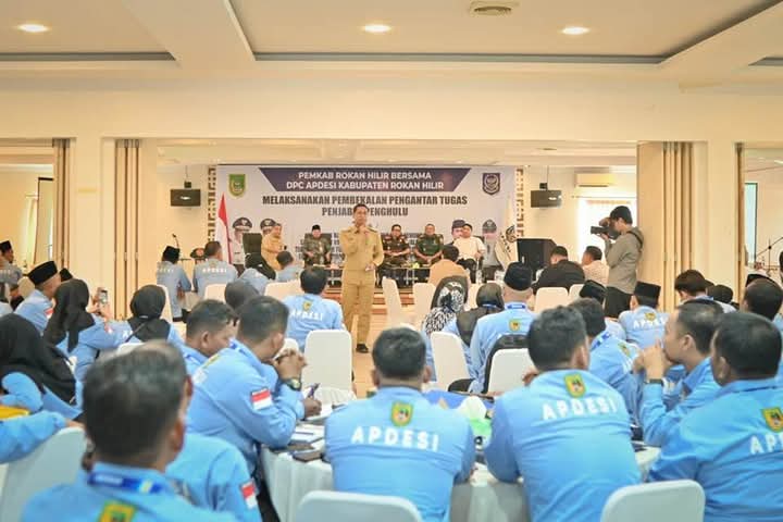 Pemkab Rohil dan Apdesi Memberikan Pembekalan Pengantar Tugas Penghulu