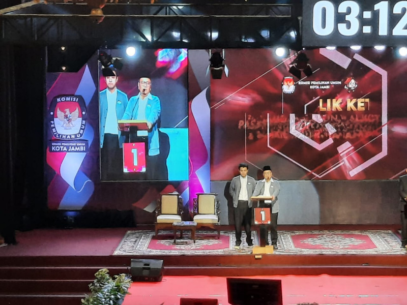Tampil Percaya Diri di Debat Pamungkas, Maulana-Diza Beberkan Program ‘Kartu Bahagia’