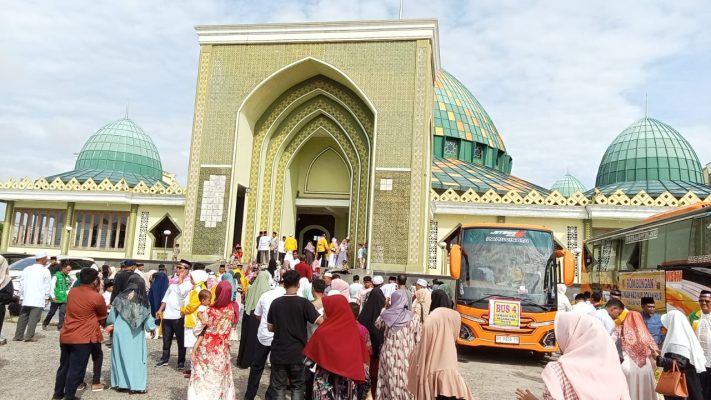 Tergabung Kloter 14 ,Bupati Rohil Lepaskan Keberangkatan Jemaah Haji Menuju Dumai