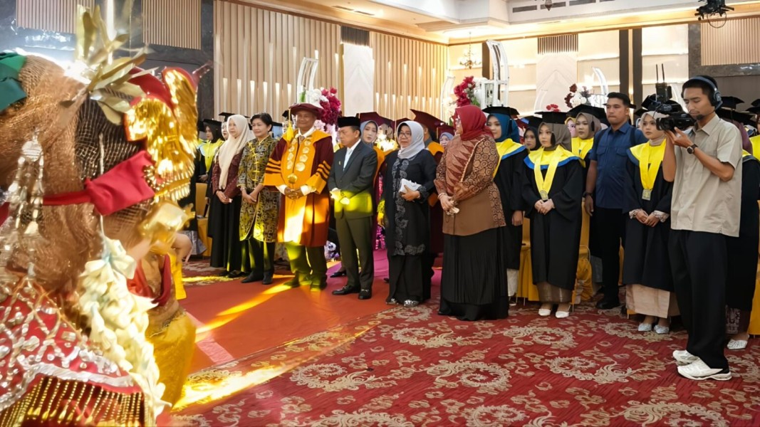 Gubernur Al Haris Hadiri Wisuda Universitas Baiturrahim, Tekankan Keikhlasan dalam Pelayanan Kesehatan