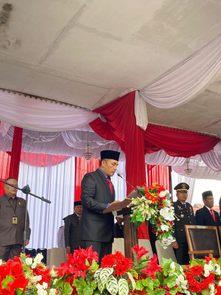 Keren ! Upacara HUT RI ke 79 Ketua DPRD Bacakan Teks Proklamasi