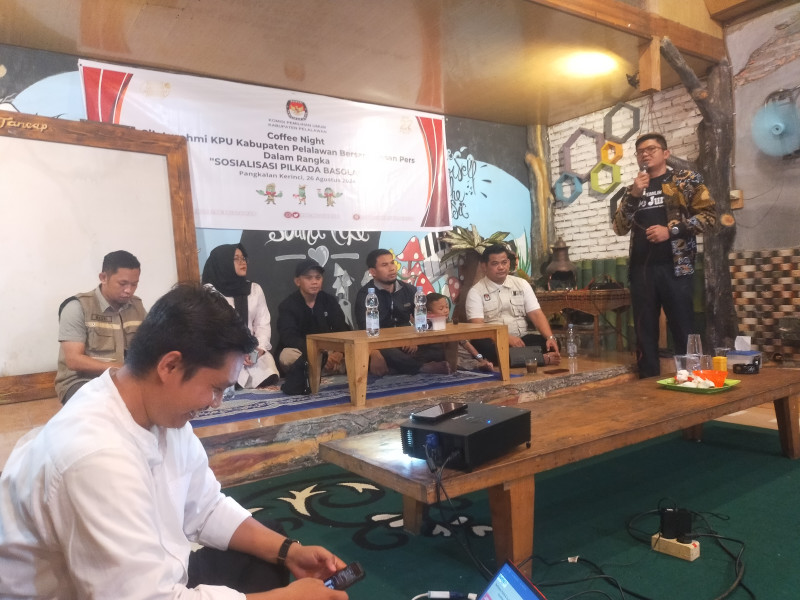 Dihadapan Wartawan, KPU Pelalawan Sosialisasikan Pilkada Basolang