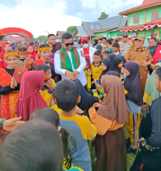 Buka Porseni Tingkat SD, Bupati Zukri Ajak Orang Tua Mendukung Potensi Anak Secara Maksimal