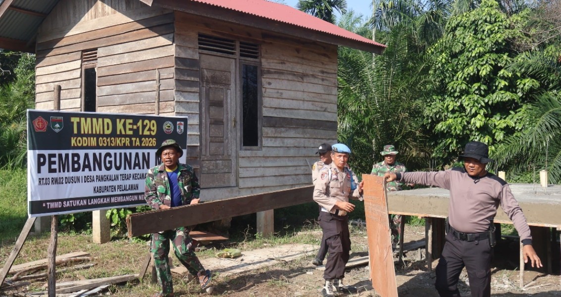 Wujudkan Lingkungan Sehat, Sinergi Tni/Polri di TMMD Ke 129 Pacu Pembangunan MCK di Desa Pangkalan Terap