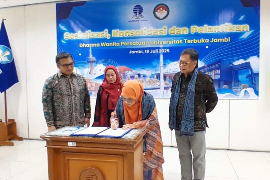 Rektor Harapkan Dharna Wanita Persatuan UT Jambi Berperan untuk Kemajuan Kampus