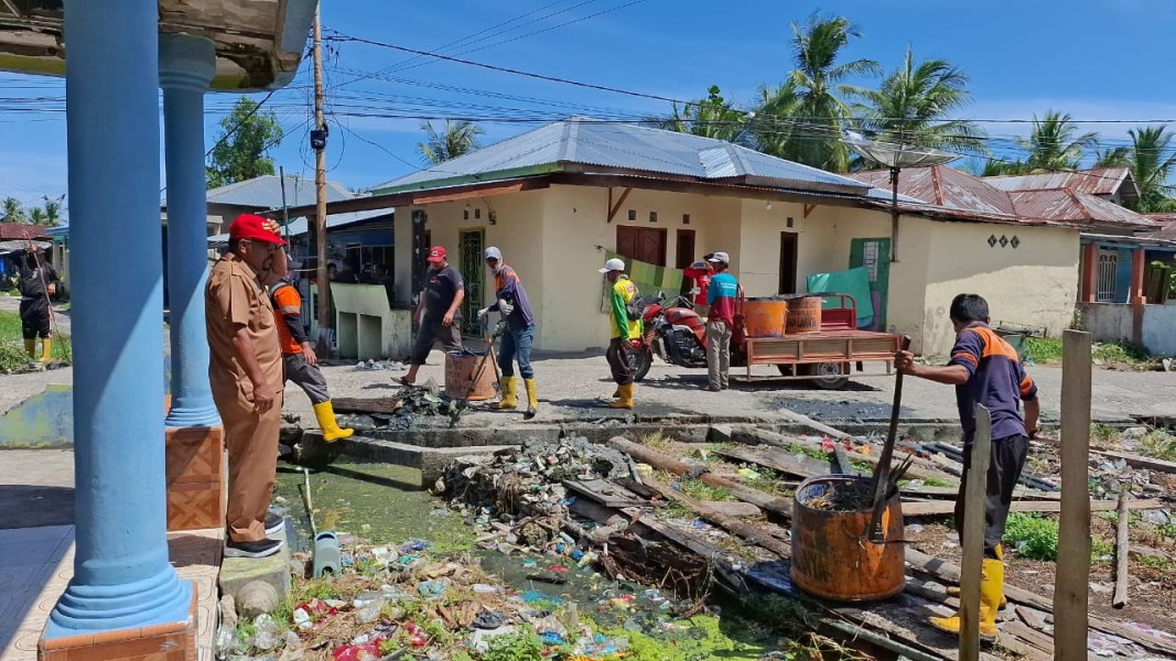 Kadis DLH Himbau Warga Jangan Buang Sampah Sembarangan !
