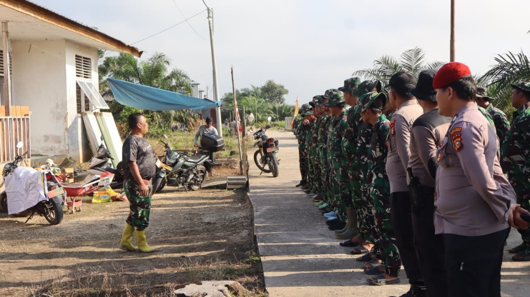Awali Tugas Dengan Disiplin, Lettu Inf Feby Harahap Pimpin Apel Pagi, Berikan Arahan Dan Semangat Kepada Tim Satgas TMMD