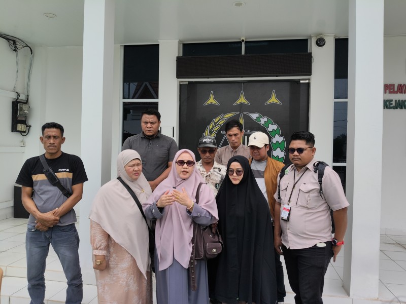 Warga Kemang Laporkan Kades ke Kejari Pelalawan, Dugaan Pemberian Lahan 58 Hektare Disorot
