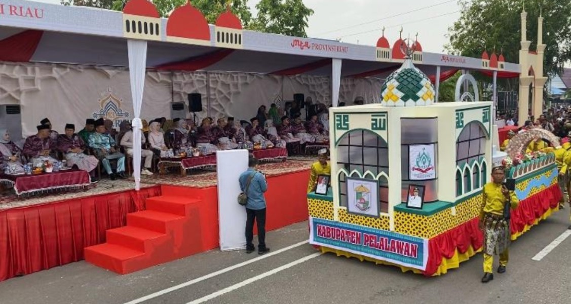 Bupati Zukri Hadiri Pelepasan Pawai Ta’aruf MTQ ke-43 Tingkat Provinsi Riau di Bengkalis
