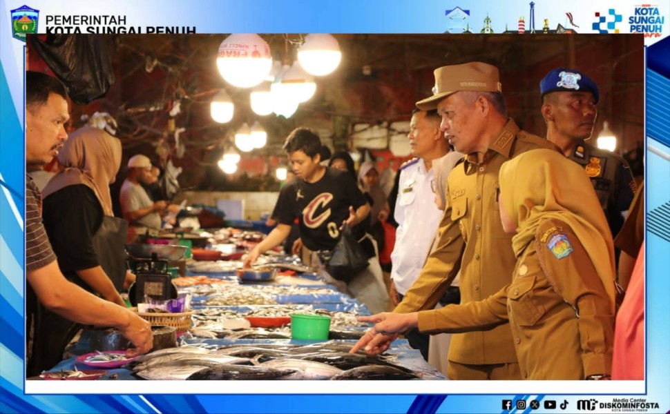 Jelang Idul Fitri, Wawako Azhar Hamzah Sidak Pasar Tanjung Bajure: Harga Sembako Stabil, Stok Beras Bulog Aman