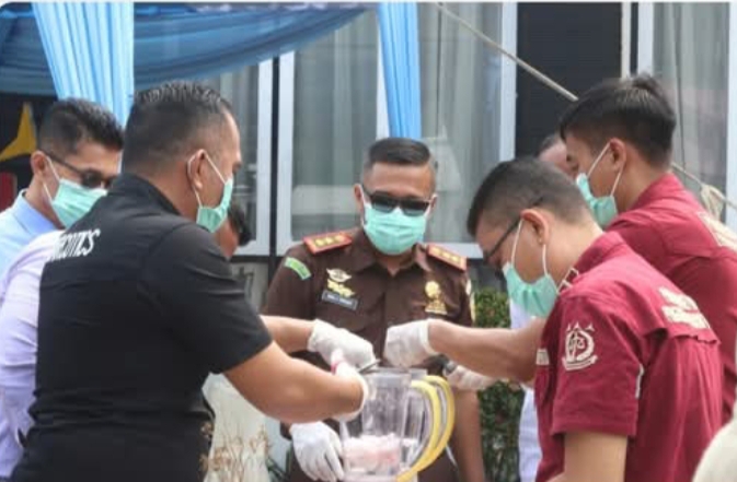 Kejari Sungai Penuh Musnahkan Barang Bukti 74 Perkara, Sabu 104,49 Gram dan Ganja 172,17 Gram
