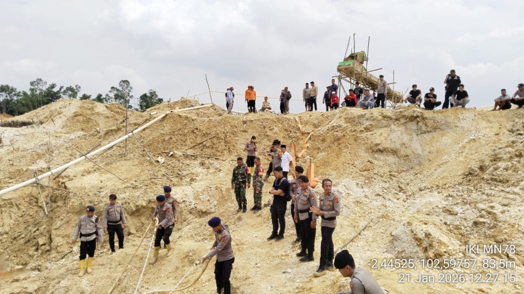 Polri Gerak Cepat Evakuasi Korban Tewas dan Luka-luka Akibat Longsor di Lokasi PETI