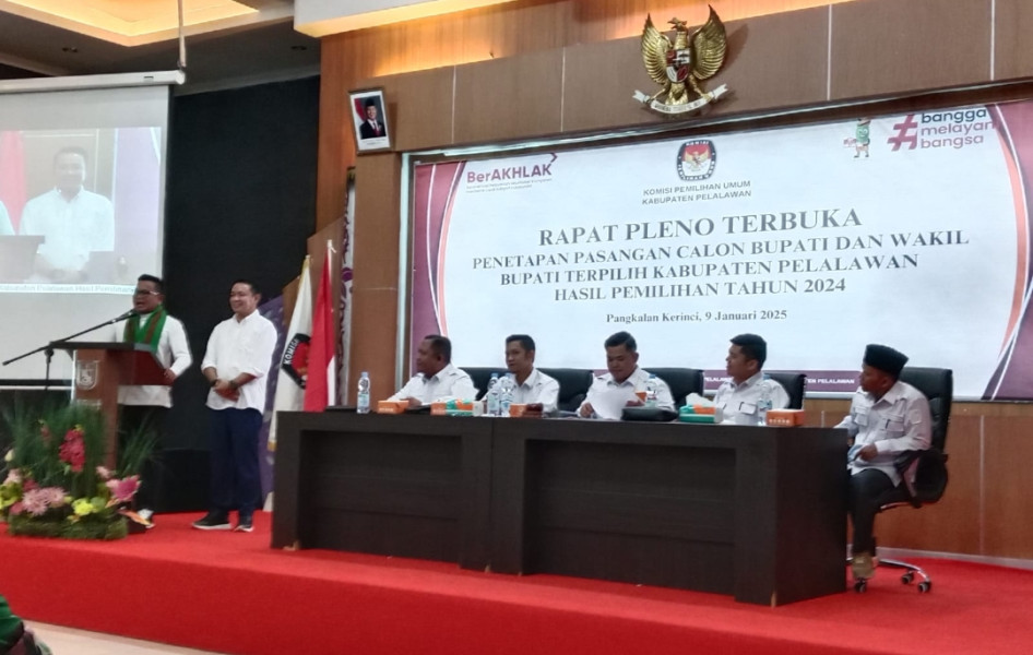 Paslon H Zukri-Tamrin Resmi Ditetapkan Sebagai Bupati dan Wakil Bupati Pelalawan 2025-2030