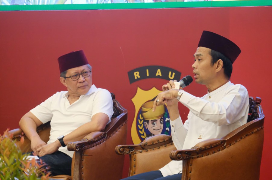 Kajian Subuh Ilmiah Di Polda Riau ,UAS Sebut  Pohon Kayu Lebih Jujur Dari Manusia !