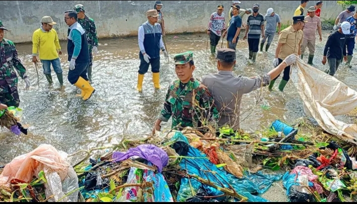 Tumbuhkan Rasa Peduli Lingkungan, Kodim 0417/ Kerinci Bersama Pemda Gelar Jumat Bersih