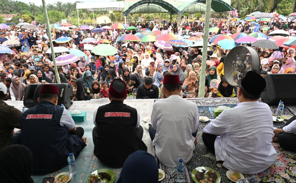 Dihadapan Puluhan Ribu Warga Kemuning, UAS Apresiasi Kinerja SF. Hariyanto Saat Menjabat PJ. Gubernur