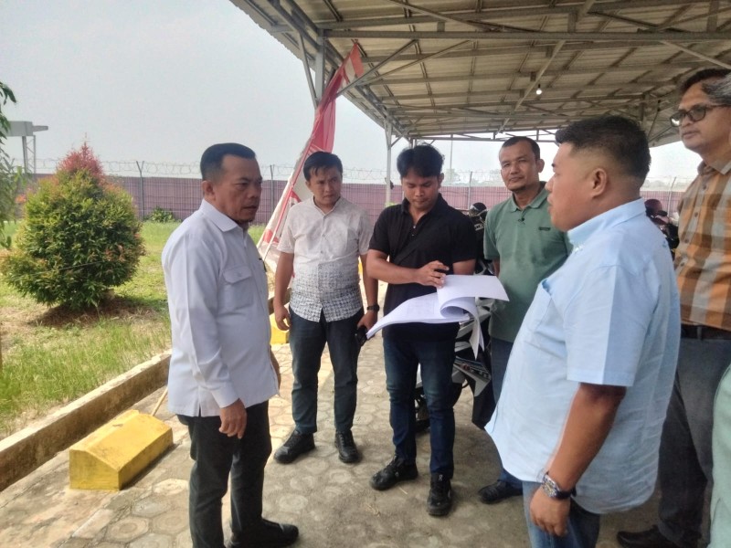 Gubernur Al Haris Tinjau Pembangunan VIP Room Bandara Muara Bungo