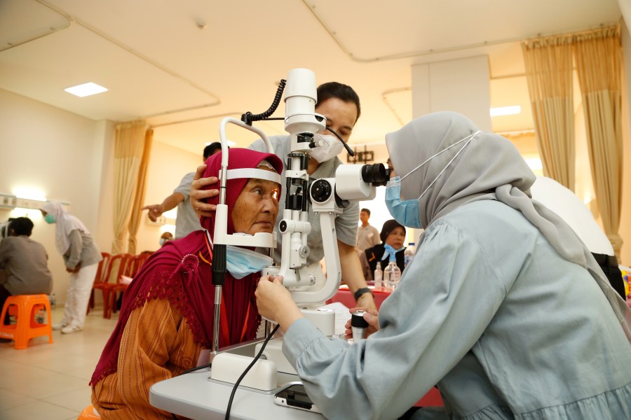 Menyalakan Kembali Harapan, Tzu Chi Sinar Mas Gelar Bakti Sosial Operasi Katarak Diikuti 209 Pasien